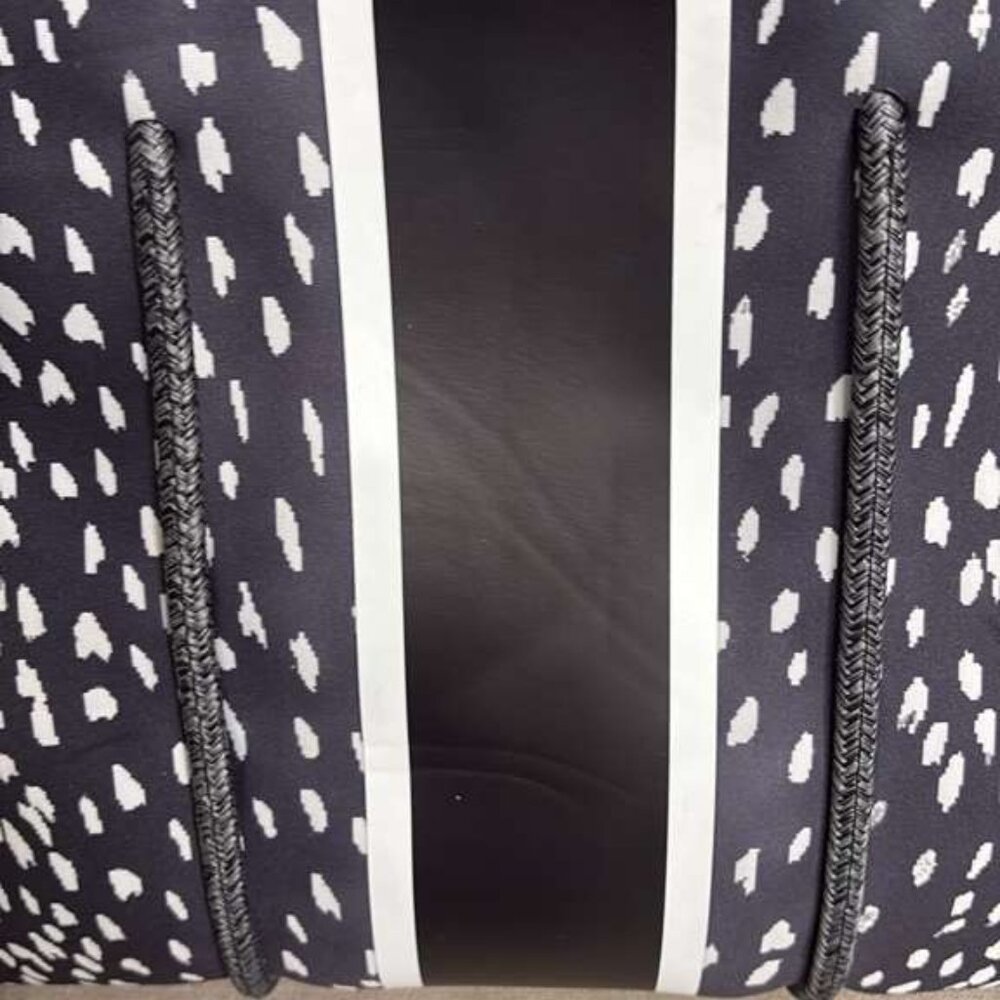 Brand New with Tags (NWT) Black & White Neoprene Tote and Matching Pouch Set! - Picture 3 of 10